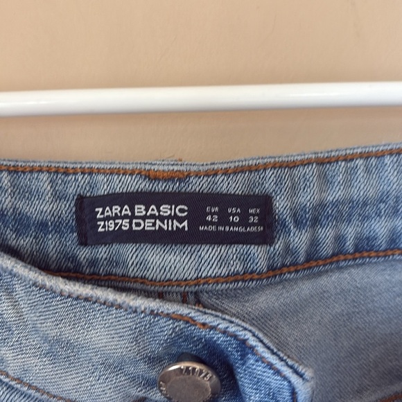 ❤️FINAL SALE❤️ Zara Busted Knee Floral Embroided Cropped Distressed Jean Size 10 - Picture 6 of 9